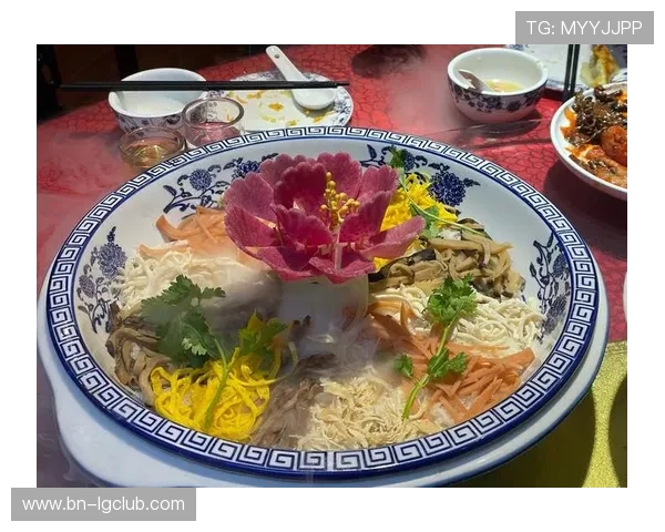 中国足球面馆热搜榜单 揭秘最受欢迎的10大面馆与特色菜品